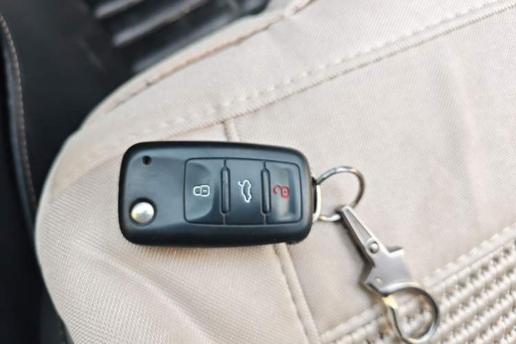 Used Volkswagen Sagitar 2014 Revised Version 1.4TSI Automatic Luxury Edition Vehicle Key