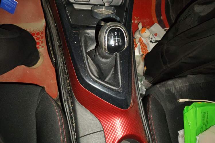 Used Nissan Lannia 2016 1.6L Manual Cool Edition Gear Lever