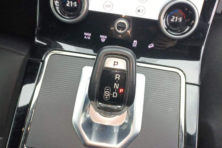 Used Land Rover Range Rover Evoque 2020 249 PS R-DYNAMIC SE Sport Technology Edition