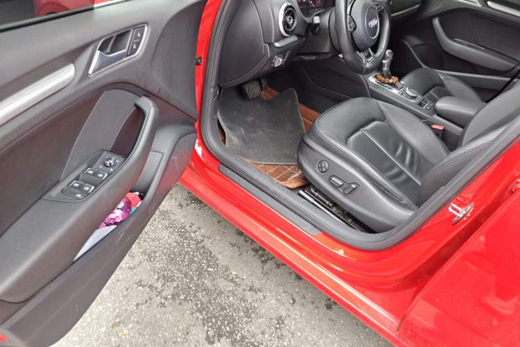 Used Audi A3 2016 Limousine 35 TFSI Style Edition Driver Seat