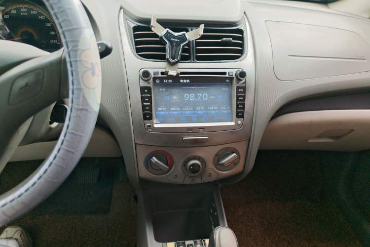 Used Chevrolet Sail 2013 Hatchback 1.2L AMT Ideal Edition Audio And AC Panel