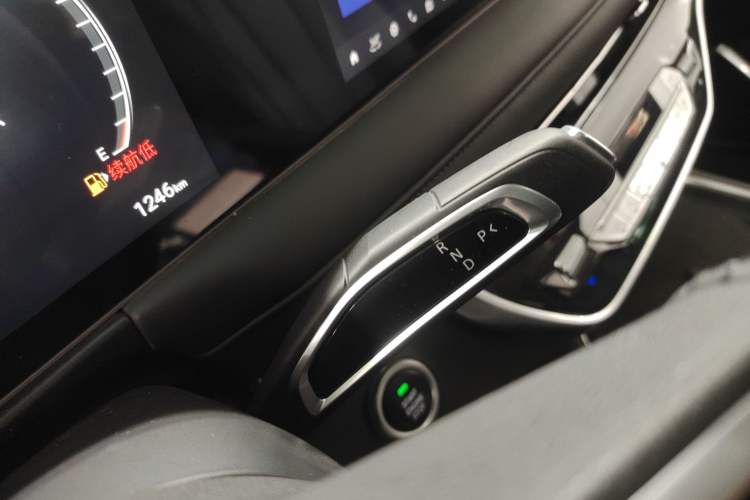 Used SAIC MAXUS G10 2025 MAX 2.0T Automatic Flagship Edition Gasoline 7-Seater Gear Lever