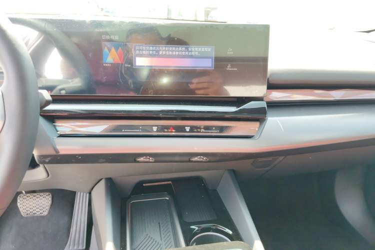 Used BMW i5 2025 eDrive 35L M Sport Package Audio And AC Panel