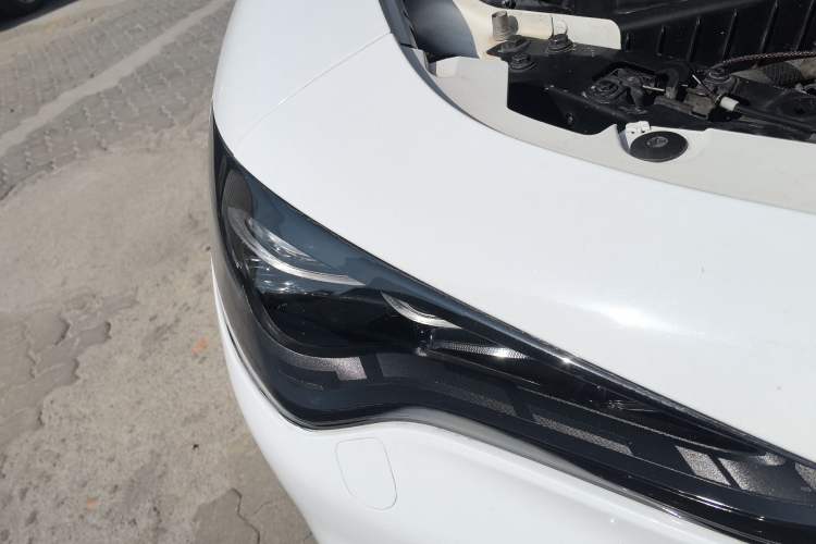 Used Alfa Romeo Stelvio 2017 2.0T 200HP Luxury Edition Right Front Headlight