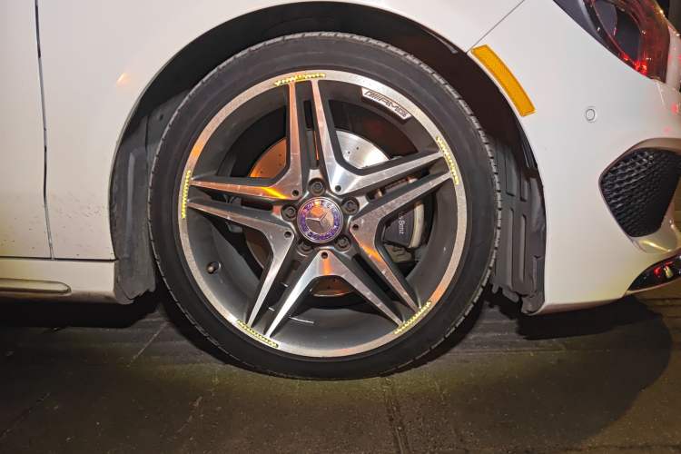 Used Mercedes-Benz CLA 2015 CLA 220 4MATIC Right Front Wheel Hub