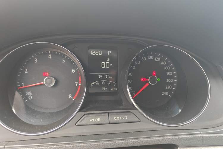 Used Volkswagen Gran Lavida 2015 1.6L Automatic Comfort Edition Odometer Close Up