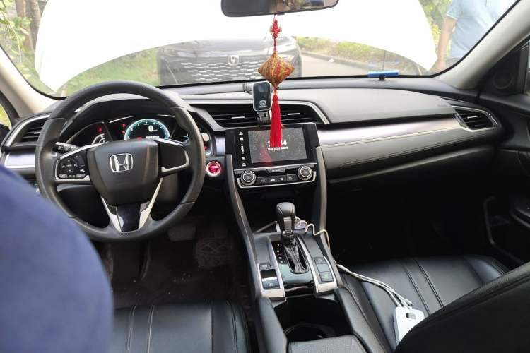 Used Honda Civic 2016 220TURBO CVT Luxury Edition Center Console