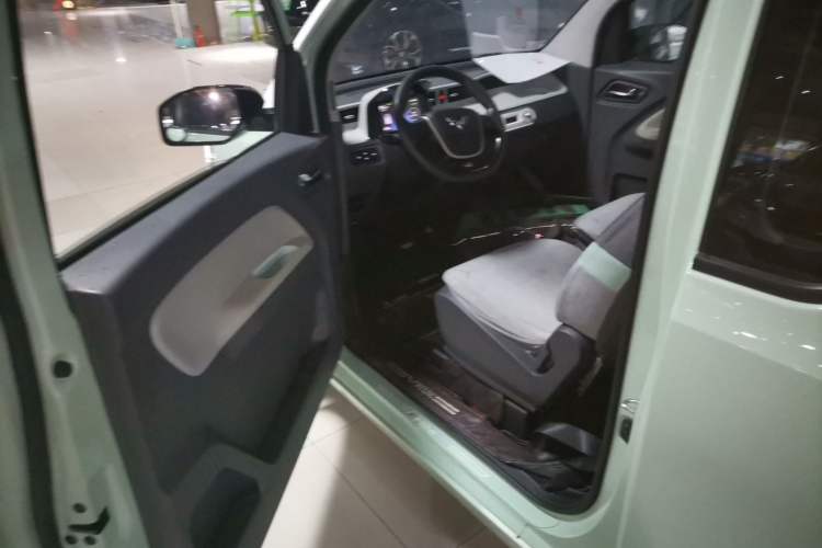 Used Wuling Hongguang MINIEV 2020 Freedom Version Lithium Iron Phosphate Driver Seat