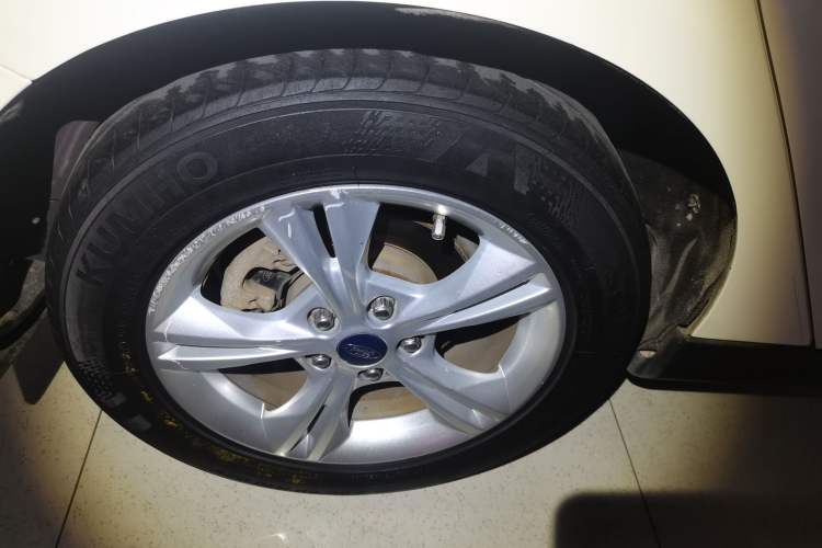 Used Ford Focus 2012 Hatchback 1.6L Automatic Fashion Edition Right Rear Wheel Hub