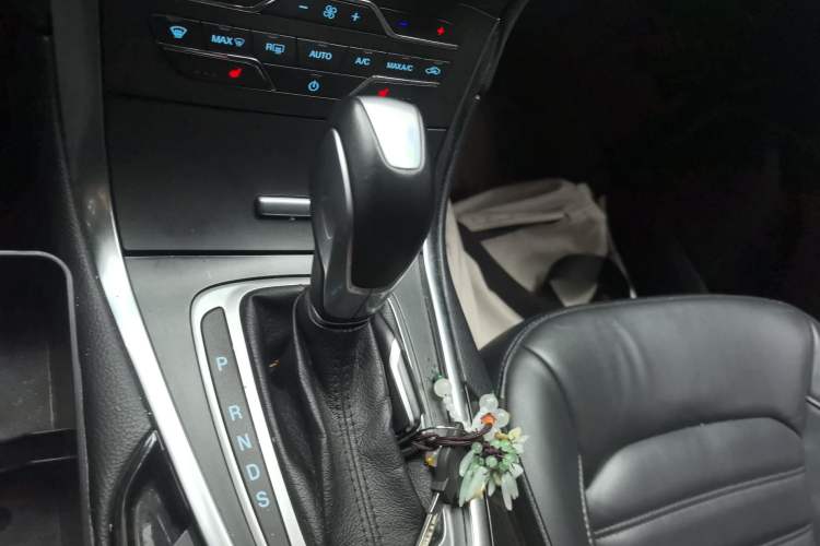 Used Ford Edge 2017 EcoBoost 245 Two-Wheel-Drive Sporty 7-Seater