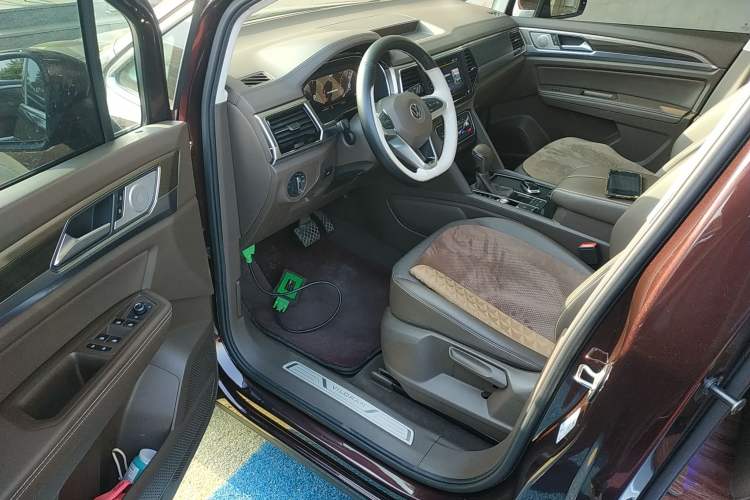 Used Volkswagen Viloran 2020 330TSI Business Edition Driver Seat