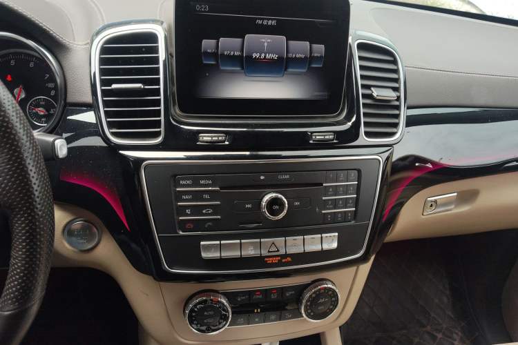 Used Mercedes-Benz GLS 2018 GLS 400 4MATIC Dynamic Model Audio And AC Panel