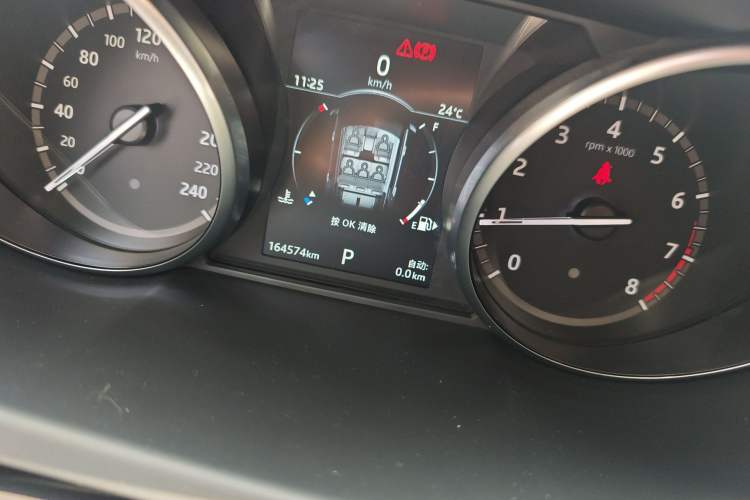 Used Land Rover Discovery Sport 2019 240 PS PURE Edition China VI Standard Odometer Close Up