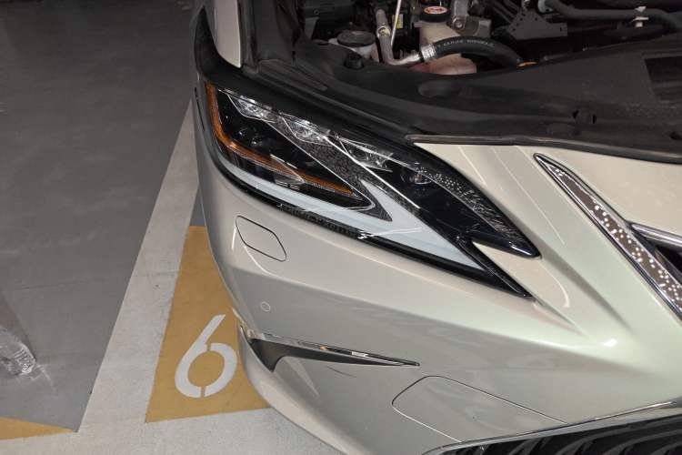 Used Lexus ES 2018 300h Premium Edition China V Standard
