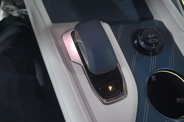 Used Zeekr 001 2025 YOU Edition 100 kWh All-Wheel Drive Gear Lever