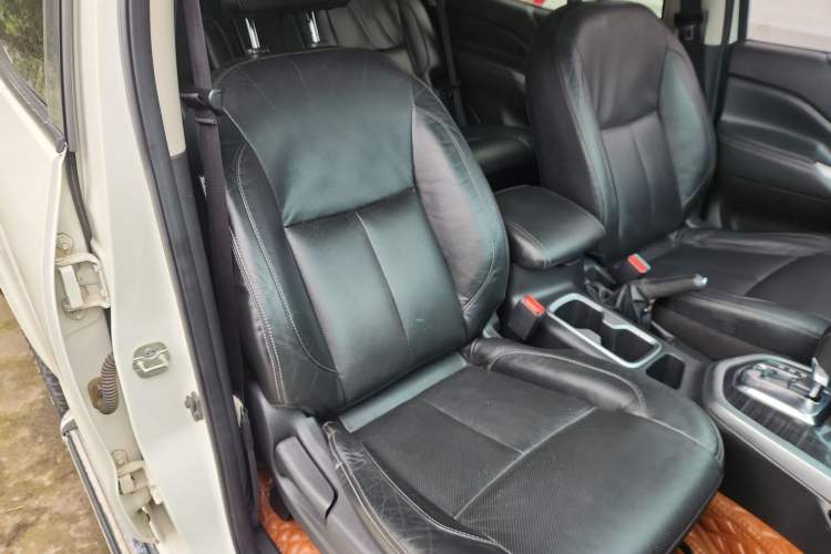 Used Nissan Terra 2018 2.5L Automatic 4x4 Flagship Edition Right Front Seat