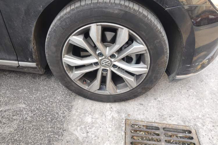 Used Volkswagen Magotan 2018 380TSI DSG Luxury Model Right Front Wheel Hub