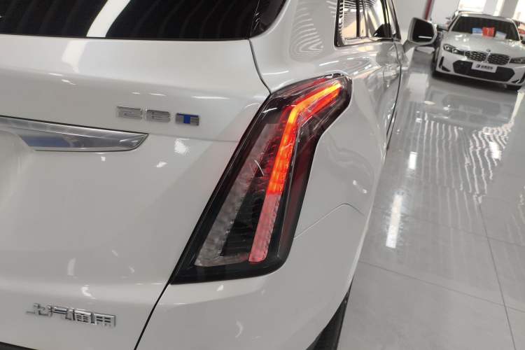 Used Cadillac XT5 2022 2.0T Four-Wheel Drive Luxury Version (Hummingbird Edition) Right Rear Taillight