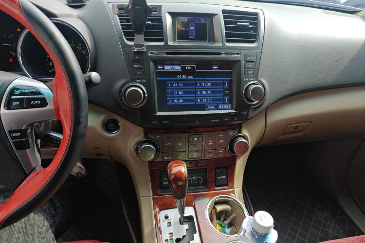 Used Toyota Highlander 2012 2.7L Two-Wheel Drive 7-Seater Ultimate Edition