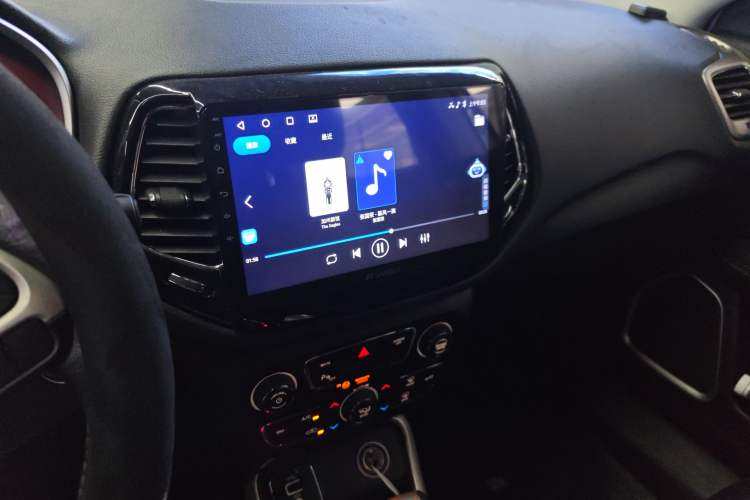 Used Jeep Compass 2017 200T Automatic Family Edition Audio And AC Panel