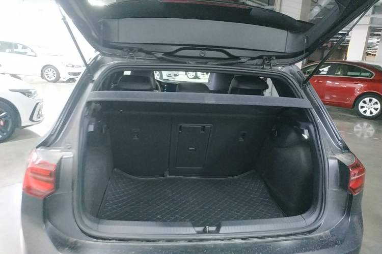 Used Volkswagen Golf 2023 280TSI DSG R-Line Lite Trunk