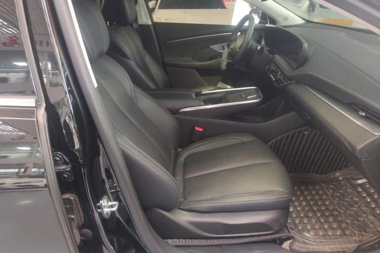 Used Buick LaCrosse 2023 28T Prestige Edition Right Front Seat