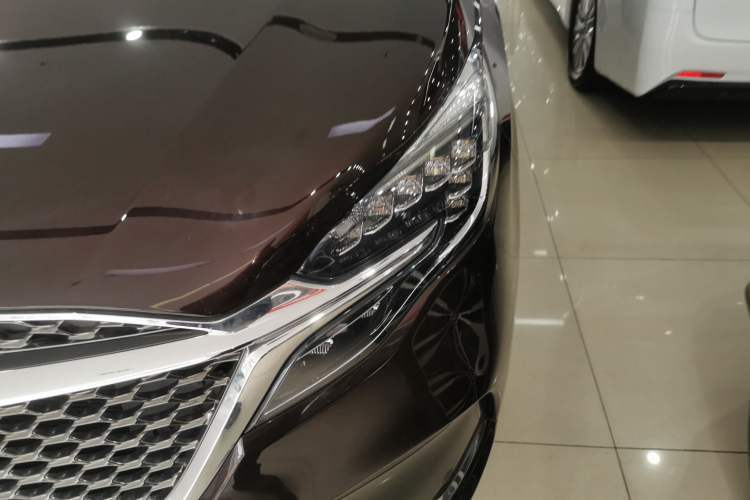 Used Buick GL8 2022 Avenir Aivia Six-Seat Deluxe Edition Left Front Headlight