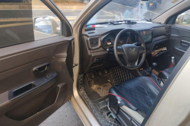 Used Wuling Hongguang V 2019 1.5L Enjoyment Version China VI LAR