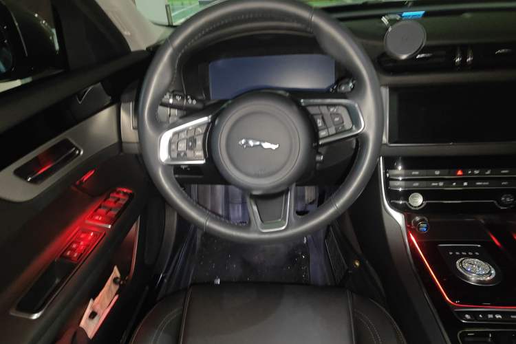 Used Jaguar XFL 2020 XFL 2.0T P200 Two-Wheel-Drive Elite Edition Steering Wheel