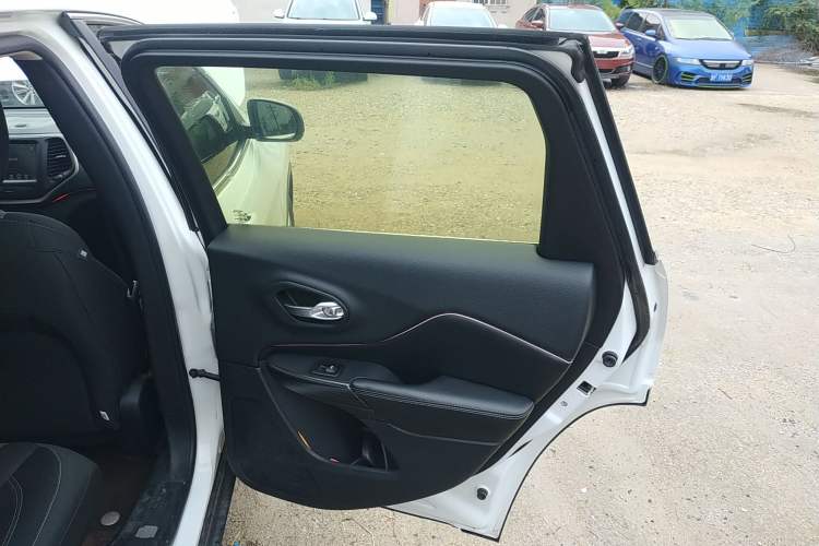 Used Jeep Cherokee 2016 2.0L Smart Version