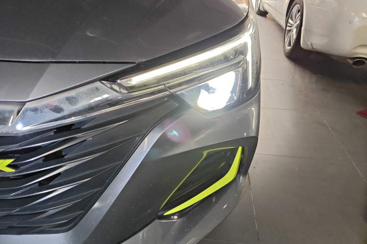 Used Roewe i6 MAX 2020 300TGI Automatic "Swell Cool Smart Drive" Edition Left Front Headlight