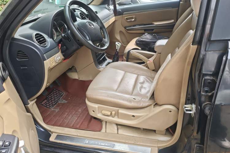 Used Haval H5 Classic 2010 European-style 2.0L Two-Wheel Drive Model with Sunroof