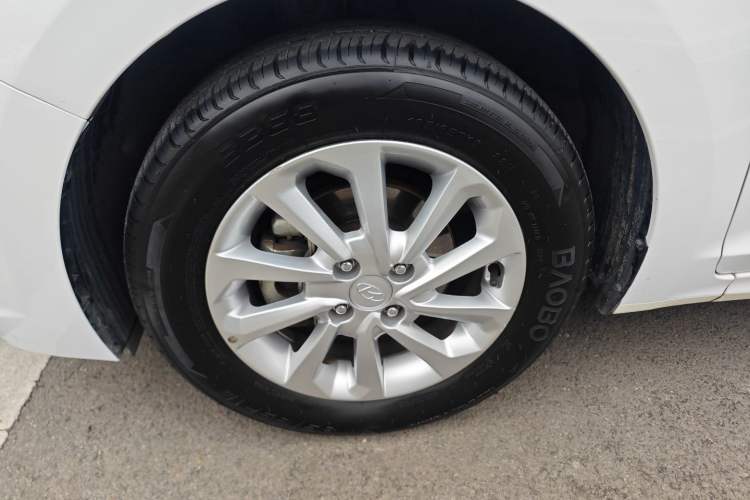 Used Hyundai Verna (new generation) 2016 1.4L Automatic Cool Edition GLS Left Front Wheel Hub