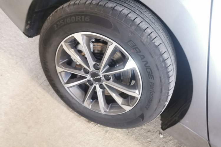 Used BYD Destroyer 05 2024 HONOR Edition DM-i 55KM Luxury Model Right Rear Wheel Hub