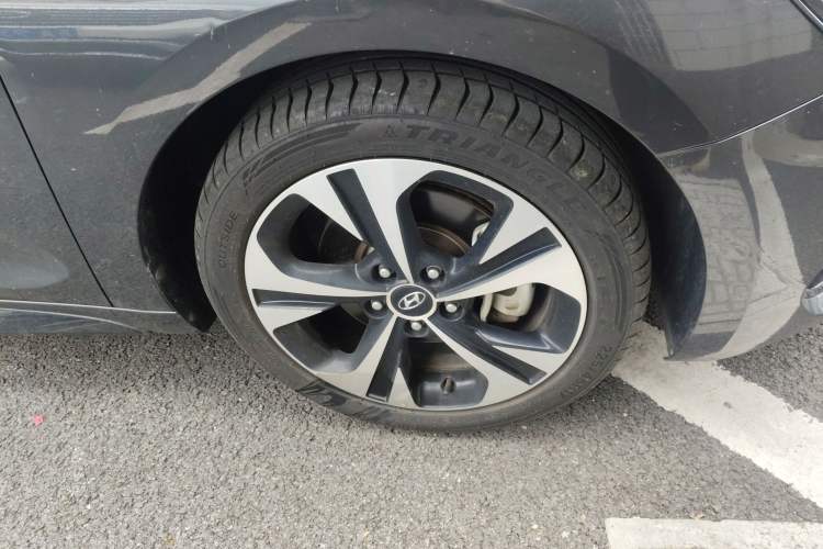 Used Hyundai Lafesta 2021 280TGDi GLX Elite Edition Right Front Wheel Hub