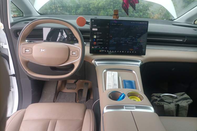 Used XPeng X9 2025 740 Ultra-Long Range Max Center Console