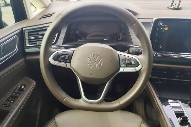 Used Volkswagen Viloran 2023 Facelift 330TSI Luxury Edition Steering Wheel