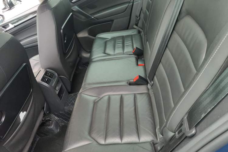 Used Volkswagen Golf 2015 1.4TSI Sportsvan
