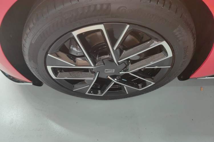 Used Avatr 06 2025 Pro Range-Extended Edition Exterior 4