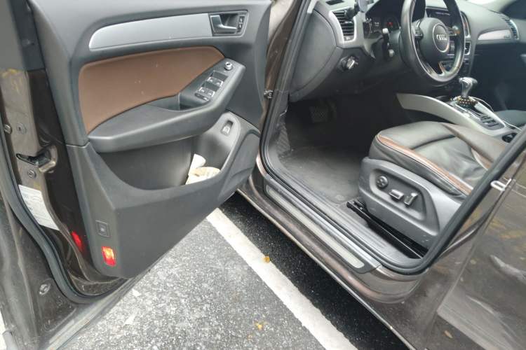 Used Audi Q5 2017 40 TFSI Technology Edition Driver Seat