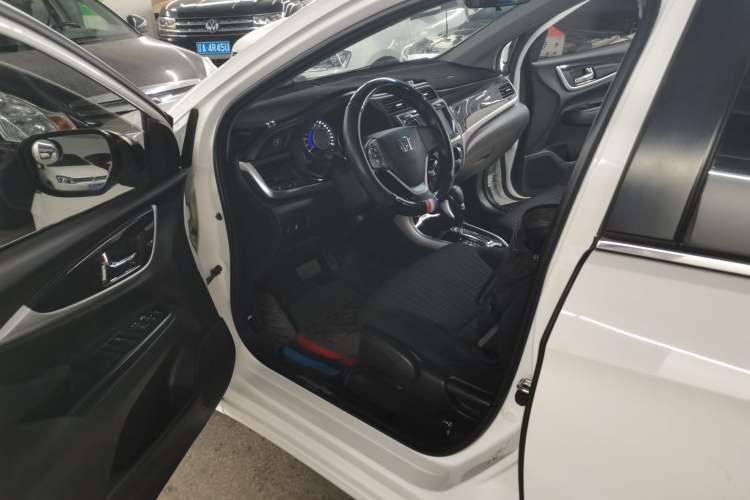 Used Honda Crider 2015 1.8L automatic luxury edition
