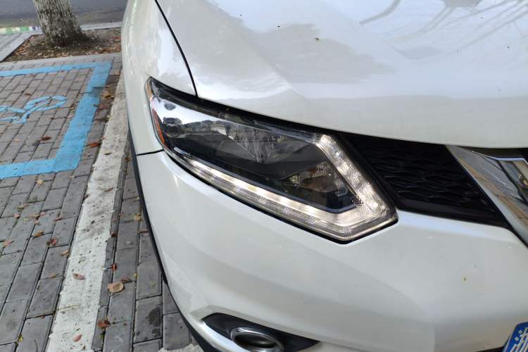 Used Nissan X-Trail 2014 2.5L CVT Leading Edition 4WD Right Front Headlight