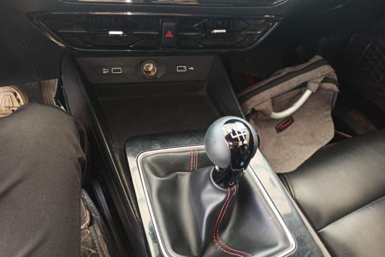 Used MG 5 2021 180 DVVT Manual Youth Luxury Edition
