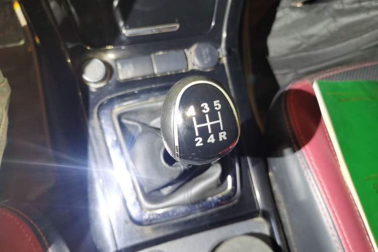 Used HYOSOW S3 2016 1.5L Manual Luxury Edition China IV Emission Standard Gear Lever