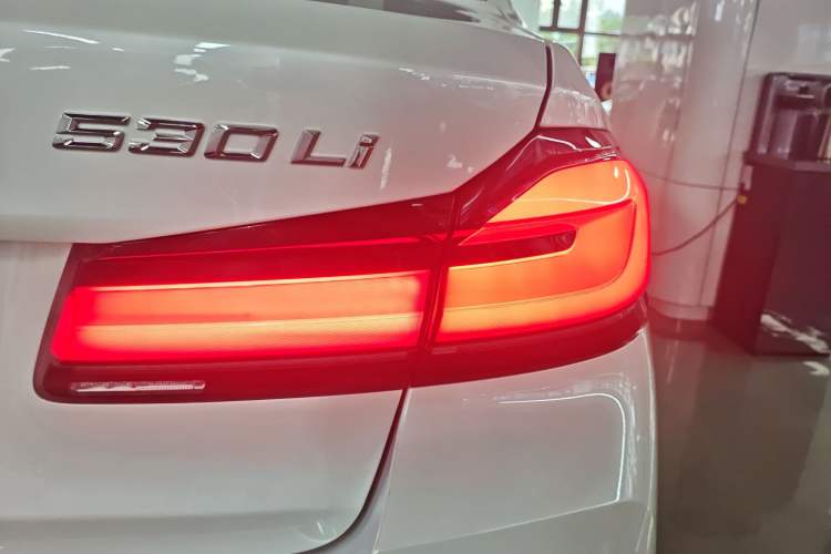 Used BMW 5 Series 2023 Restyled 530Li Leading Edition M Sport Package Right Rear Taillight