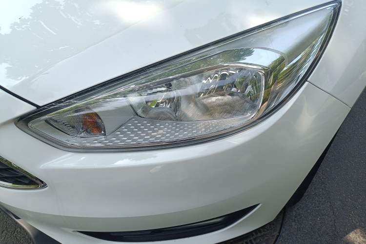 Used Ford Focus 2017 Hatchback 1.6L Automatic Comfort Plus SmartDrive Edition Left Front Headlight