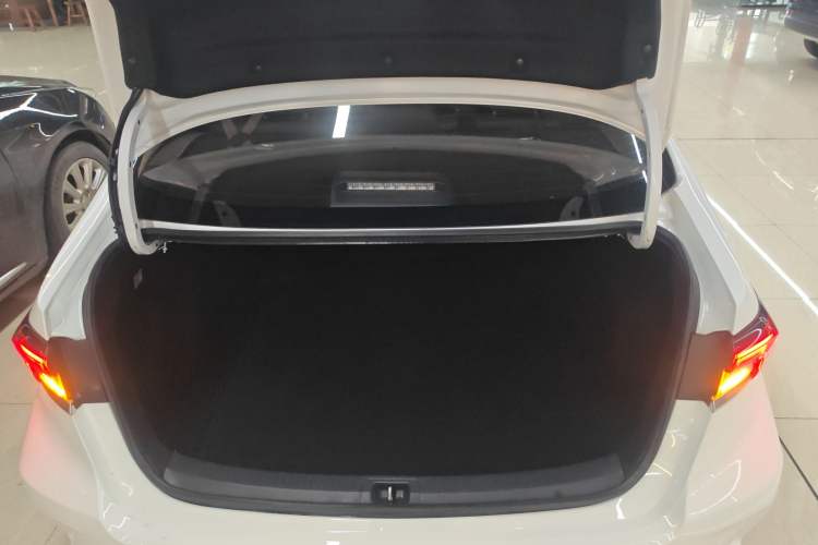 Used Toyota Corolla 2021 Dual-Motor 1.8L E-CVT Elite Edition Trunk