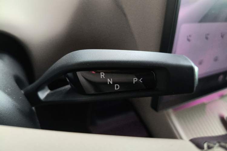 Used Xiaomi Auto YU7 2025 Ultra-Long Range High-Performance All-Wheel-Drive Max Edition Gear Lever