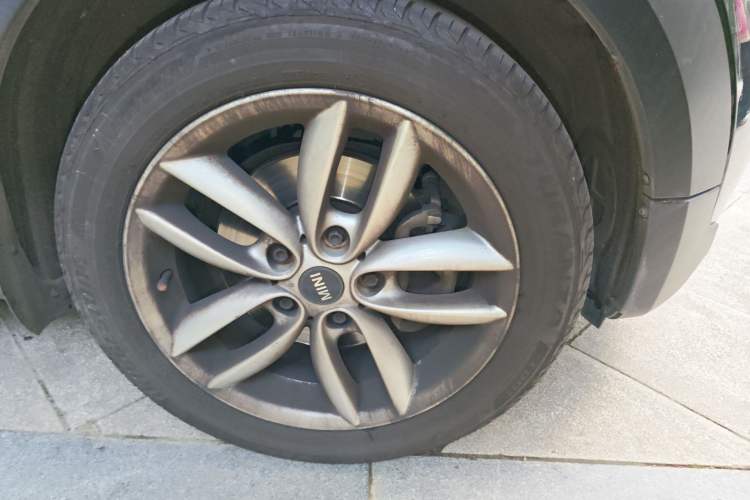 Used MINI Countryman 2011 1.6L COOPER Fun Right Front Wheel Hub