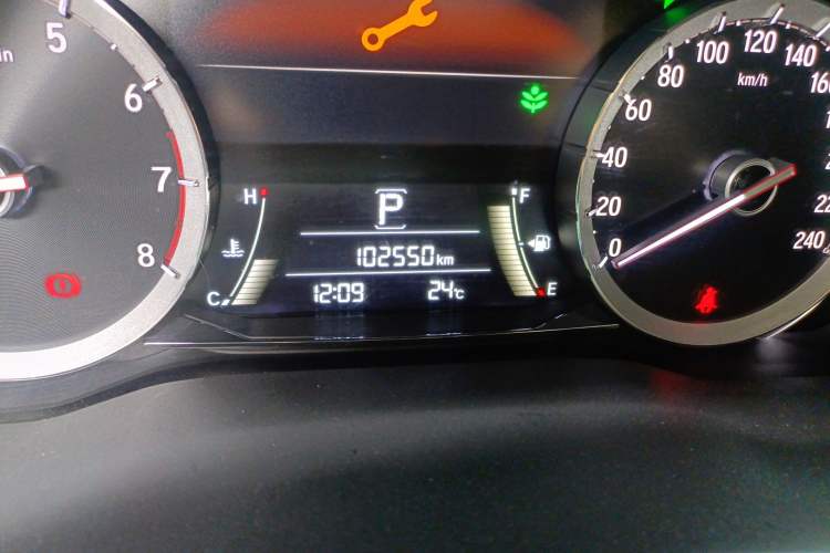 Used Honda UR-V 2017 240TURBO Two-Wheel Drive Classic Edition China V Odometer Close Up